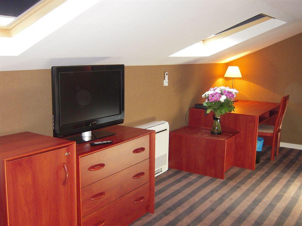 Atypik Hotel Клиши Экстерьер фото